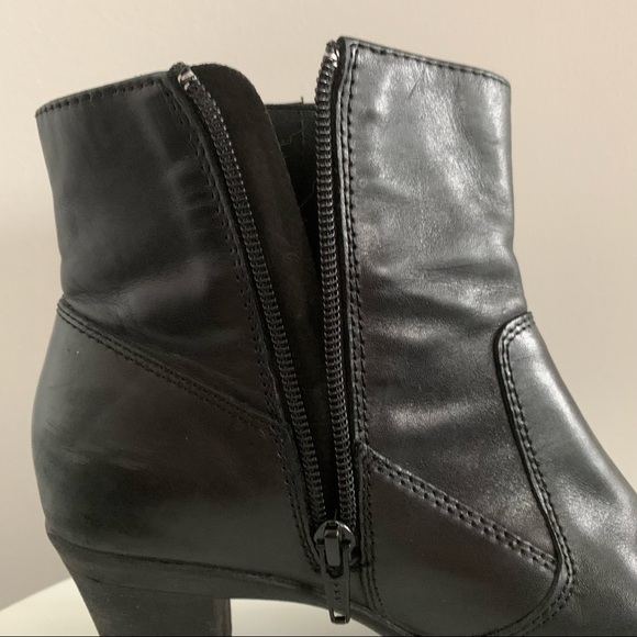 Clarks - Black Leather Ankle Boots with Heel - Size 8M - Picture 8 of 12